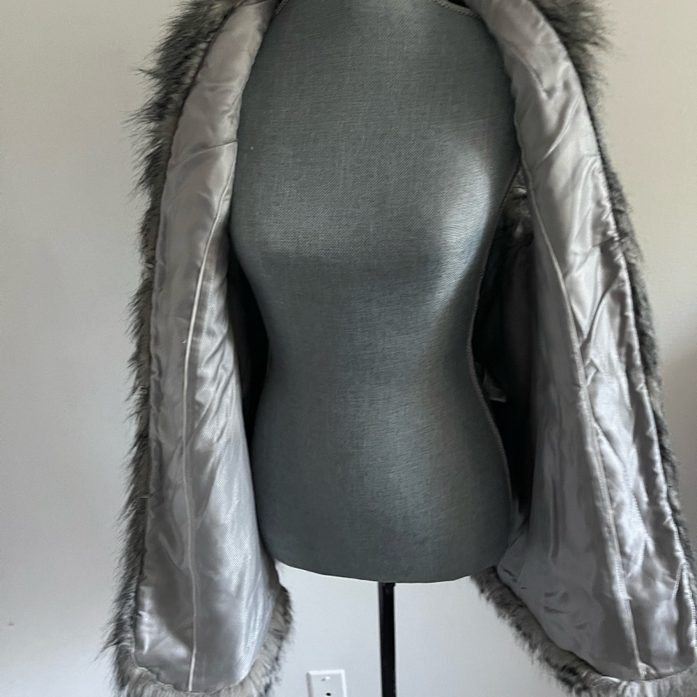 Express Faux Fur Vest. Size Small - Picture 15 of 15